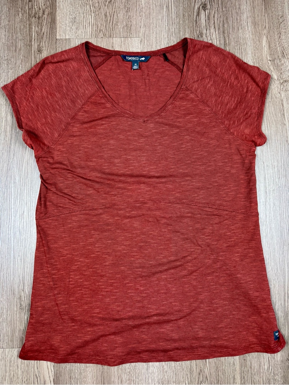 Toad&Co Womens Red Short Sleeve V Neck Top Blouse Tee Medium Rust Outdoors Shirt
